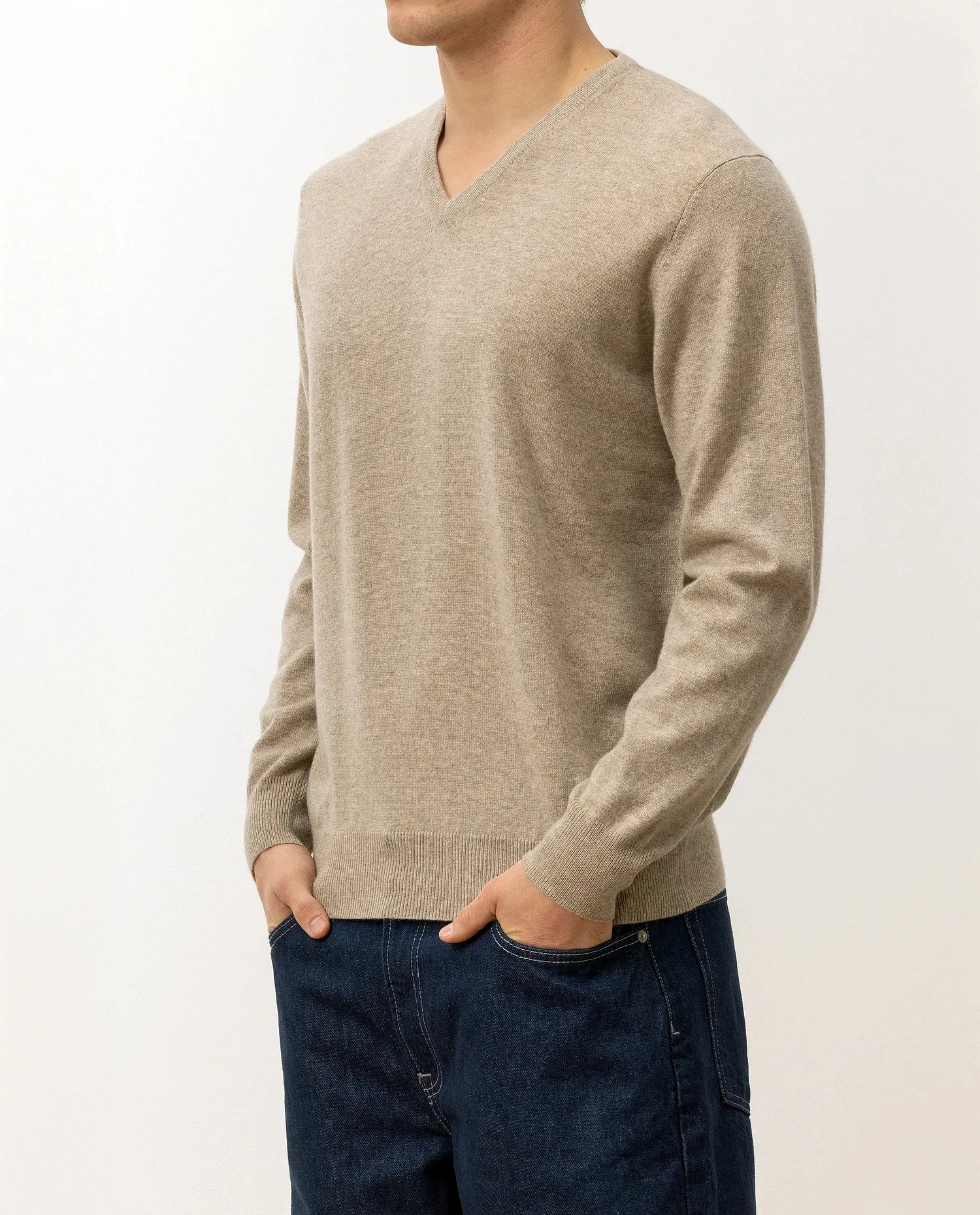 V-Ausschnitt Pullover aus Cashmere in Beige